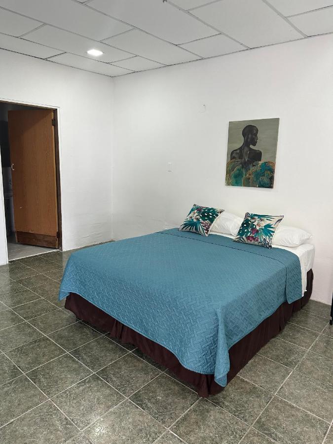 La Posada Del Buzo Colon Eksteriør billede